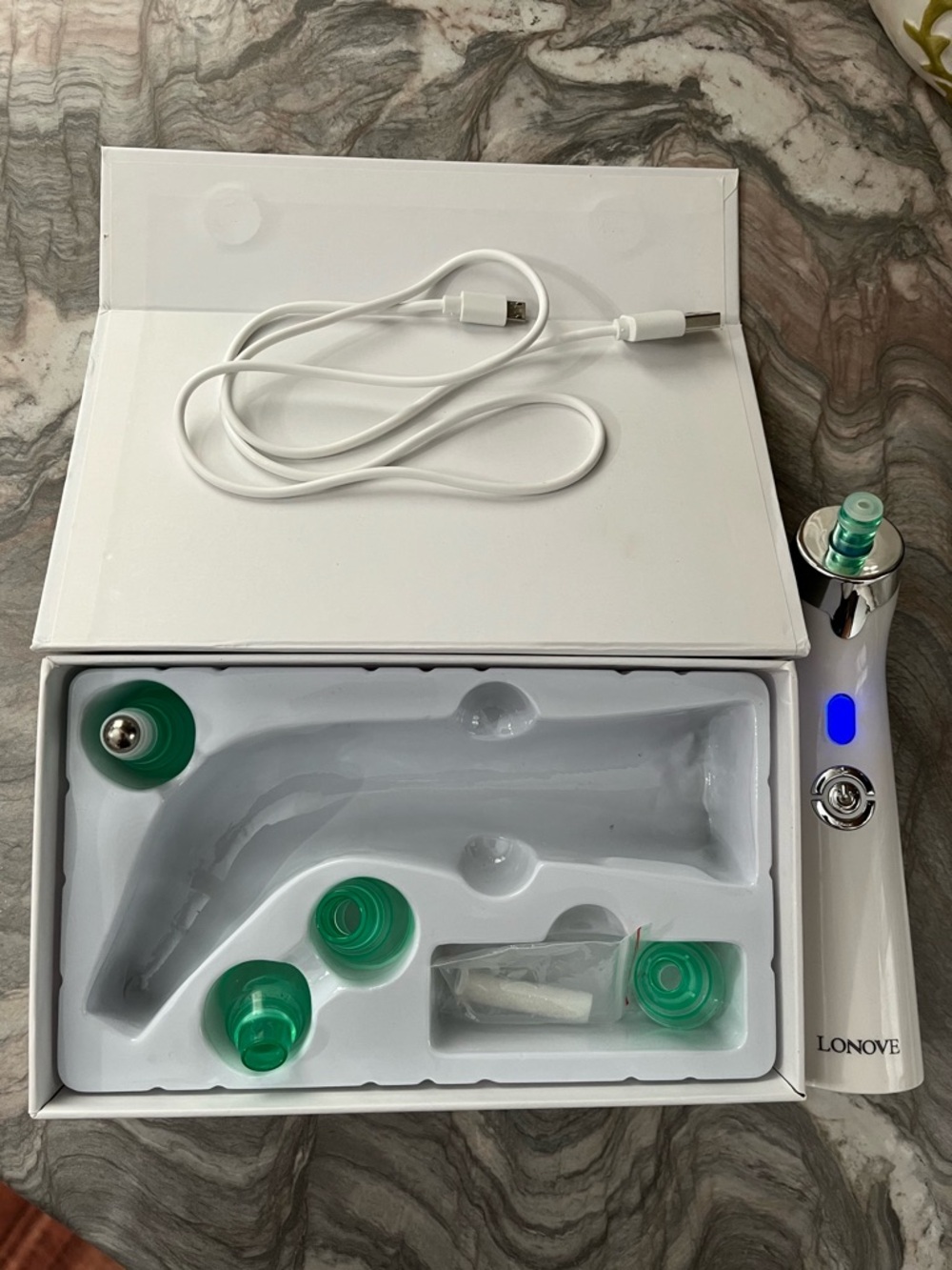 LONOVE Facial Pore Vacuum with Green Silicone Heads - White